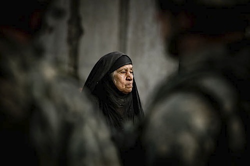 zoriah_iraq_war_baghdad_sadr_city_woman_shopping_soldiers.jpg